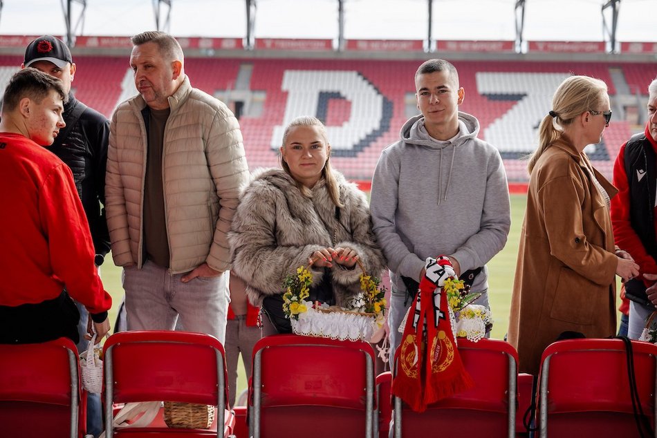 Łódź. Święcenie pokarmów na stadionie Widzewa Łódź