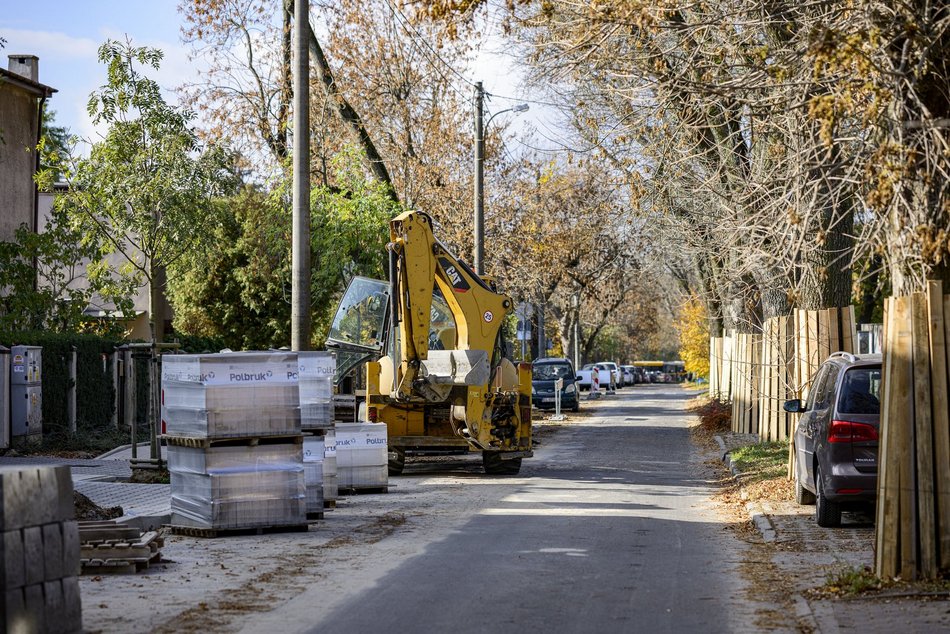 Remont Zelwerowicza. Są już pierwsze chodniki i zjazdy do posesji