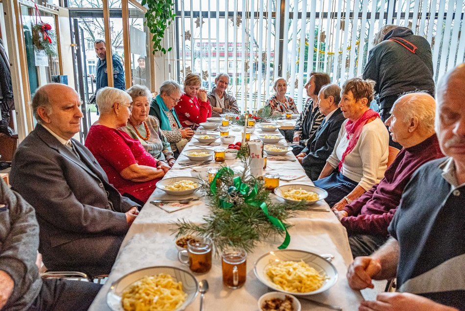Seniorzy z Domów Dziennego Pobytu w Łodzi obdarowani przez harcerzy!