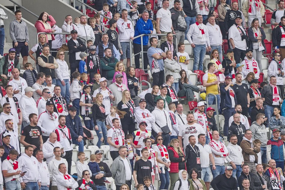 Kibice ŁKS Łódź na meczu z Radomiakiem Radom