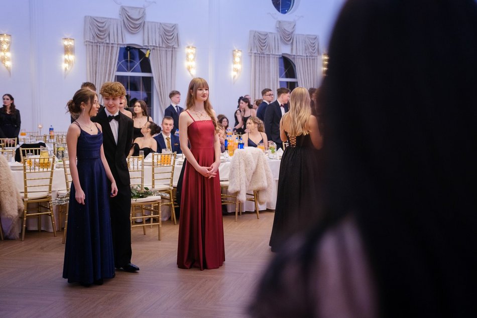 Studniówka XV w Łodzi. Niezapomniane chwile i piękne wspomnienia