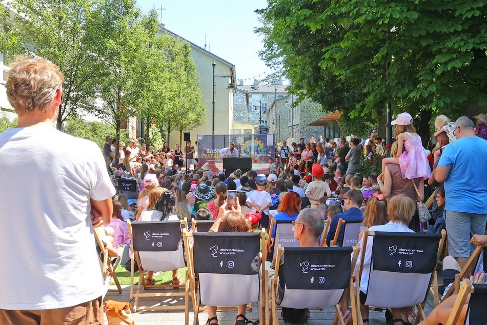 Baśniowa Piotrkowska w Pasażu Róży skradła uwagę dzieci. Tłumy na spektaklu