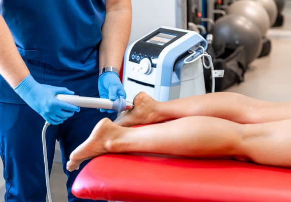 Fala uderzeniowa w MCM Polesie w Łodzi. Skuteczna pomoc w schorzeniach narządu ruchu