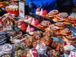 Łódź. Kulinarny Targ Świąteczny w Fuzji Łódź. Smakołyki, lodowe rzeźby i więcej