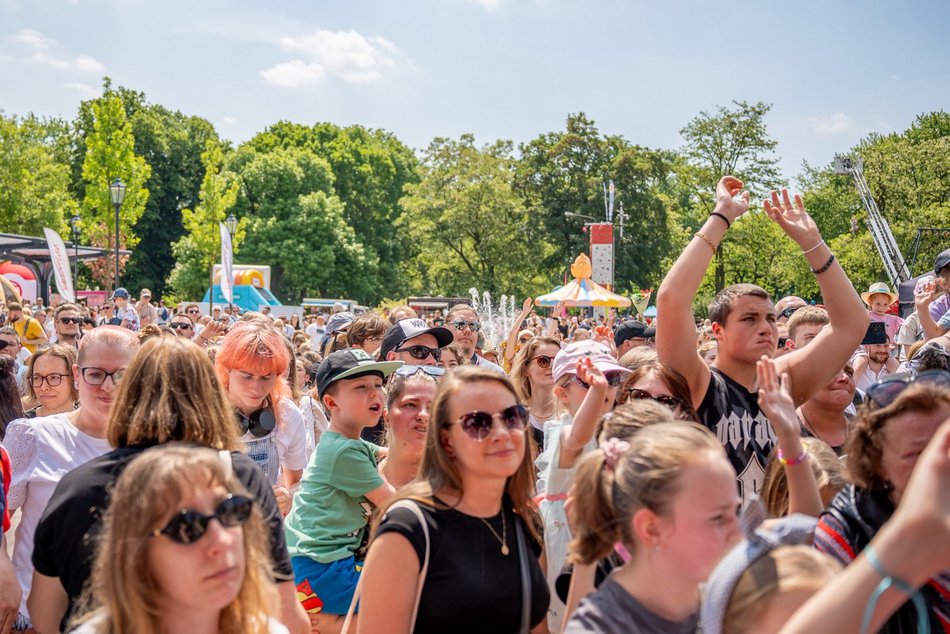 Łódź. Miejski Dzień Dziecka 2025 w Łodzi. Majka Jeżowska, dmuchańce i pokazy [ZDJĘCIA]