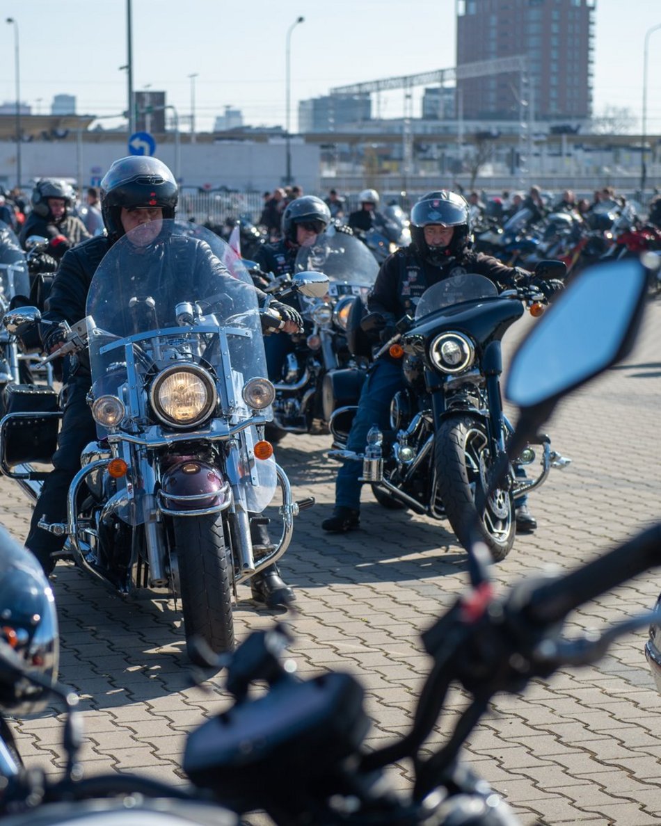 Parada motocyklistów przejechała ulicami Łodzi. Sezon rozpoczęty! Byłeś?