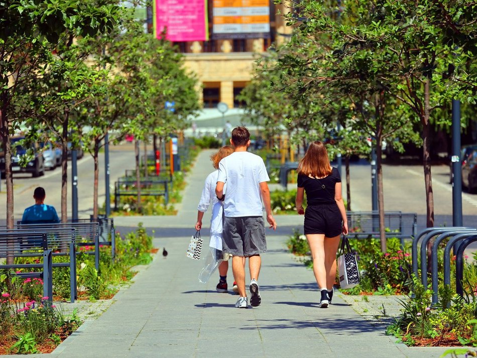 Łódź. Woonerf na ul. Knychalskiego w Łodzi