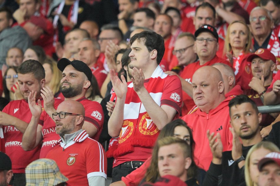 Kibice Widzewa Łódź z Pogonią Szczecin. Byłeś/aś tam? Znajdź się w galerii!