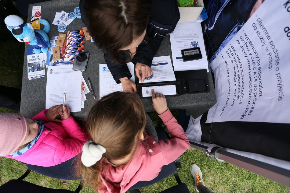 Rodzinny piknik w Arturówku. Kurs udzielania pierwszej pomocy, warsztaty dla dzieci, pokaz ratownictwa medycznego