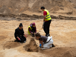 Łódź. Ludzkie szczątki znalezione na Brusie w Łodzi. Trwa kolejny etap prac archeologów