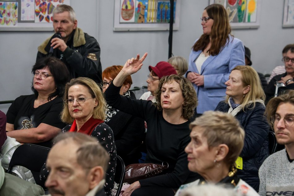 Łódź. Kolej Dużych Prędkości w Łodzi. Pełna sala na spotkaniu z inwestorem i wykonawcą