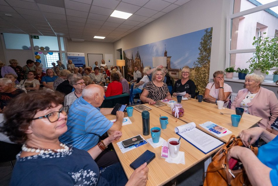 Nowy Klub Seniora przy Wileńskiej w Łodzi otwarty! Tłum seniorów