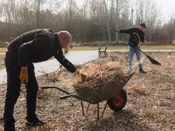 Łódź. Wiosenne porządki w Parku na Janowie. Tak Łódź dba o zieleń po zimie!
