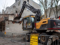 Łódź. Wyburzanie rudery przy Gdańskiej w Łodzi. To kolejny ze 161 budynków do rozbiórki