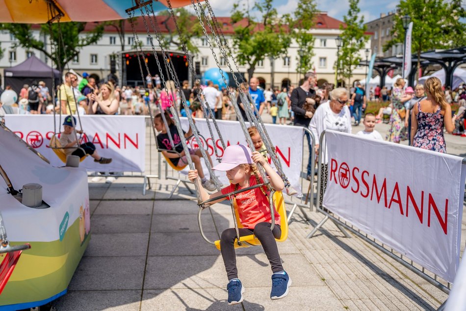 Łódź. Miejski Dzień Dziecka 2025 w Łodzi. Majka Jeżowska, dmuchańce i pokazy [ZDJĘCIA]