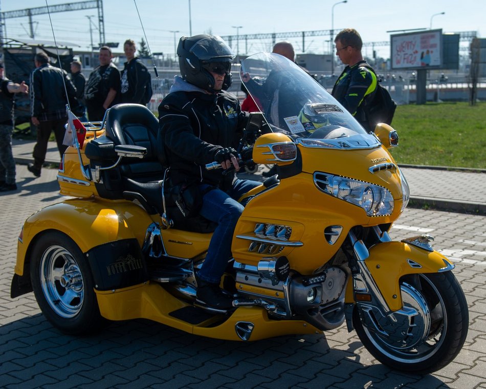 Parada motocyklistów przejechała ulicami Łodzi. Sezon rozpoczęty! Byłeś?
