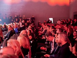 Łódź. Moda i pomaganie w klubie Wytwórnia w Łodzi. Zobacz zdjęcia z gali „poMocni w Modzie by Plesiak”