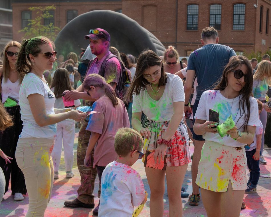 Łódź. Święto Kolorów w Ogrodach Geyera w Łodzi. Świetna zabawa i mnóstwo uśmiechu