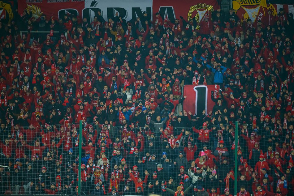 Łódź. Kibice na meczu Widzew Łódź - Cracovia. Byłeś/aś? Znajdź się w galerii!