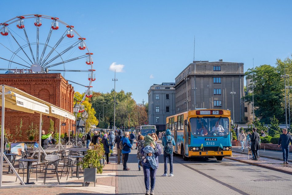 Wielka parada autobusów przejechała ulicami Łodzi