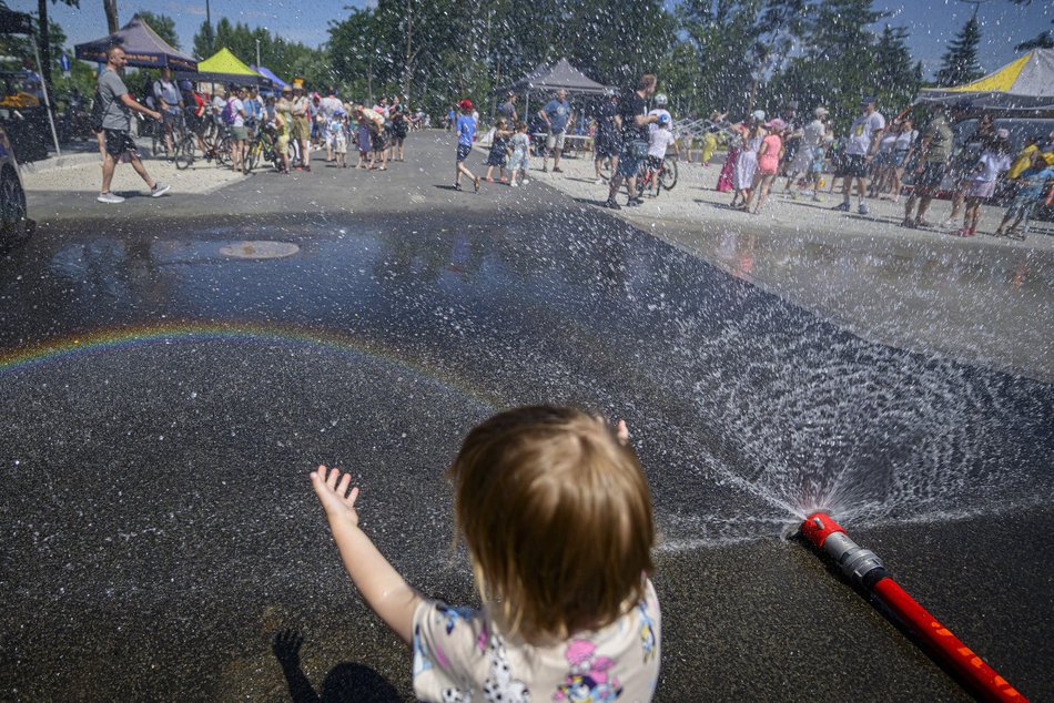 Łódź. Piknik otwarcia Szczecińskiej w Łodzi wielkim hitem. Tłumy łodzian bawią się świetnie
