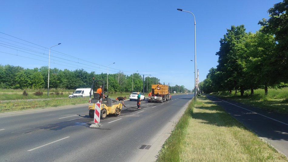 Remont nawierzchni na al. Włókniarzy w Łodzi