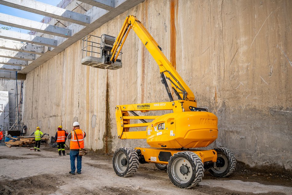 Łódź. Tunel pod Łodzią. Na stacji Łódź Koziny powstają już perony i stropy przystanku