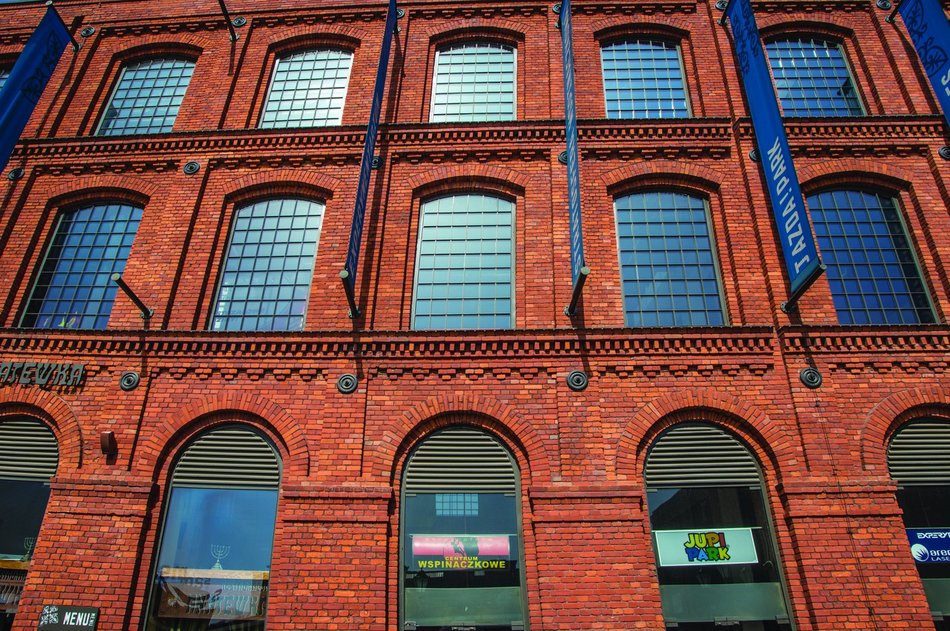 Manufaktura przed i po rewitalizacji