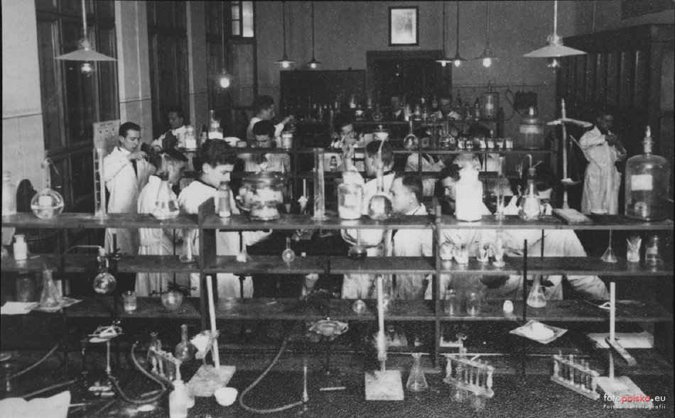 Łódź. Szkoły i uczniowie w Łodzi w dawnych latach. Wyjątkowy klimat na starych fotografiach!