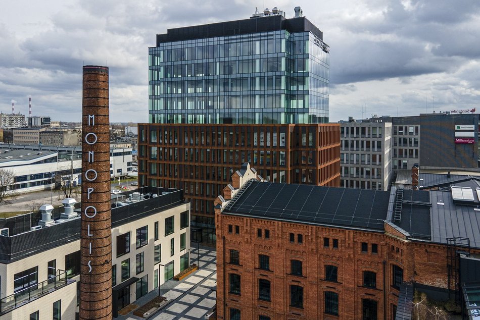 TOP 15 lustrzanych budynków w Łodzi. Zobaczysz w nich swoje odbicie