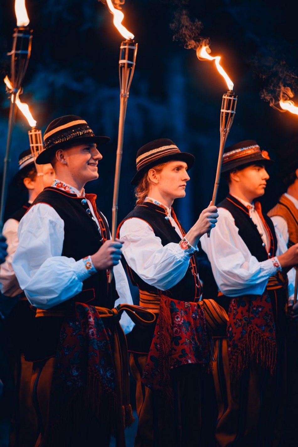 Łódź. Noc Świętojańska w Ogrodzie Botanicznym w Łodzi. Magia światła, natury i folkloru