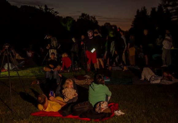 Noc Perseidów w Ogrodzie Botanicznym w Łodzi. Zobacz piękne zjawisko na niebie!