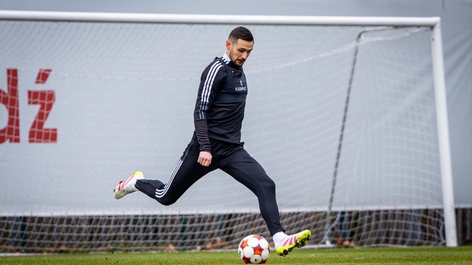 Łódź. Cisza przed burzą w ŁKS Łódź? Oczekiwanie na transfery przed wylotem do Turcji