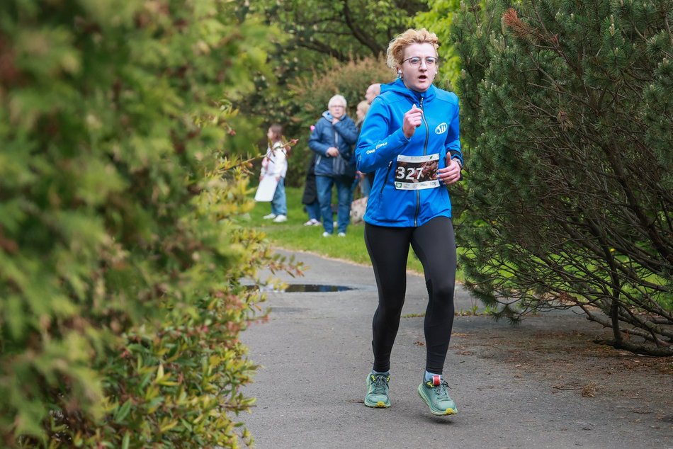 Łódź. Botaniczna Piątka. Setki łodzian pobiegły w Ogrodzie Botanicznym w Łodzi