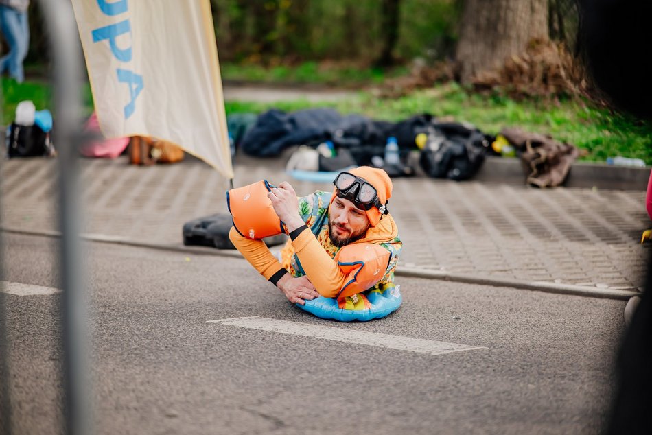 Łódź. Strefa kibica na DOZ Maraton Łódź 2026. Jak Łodzianie dopingowali biegaczy?