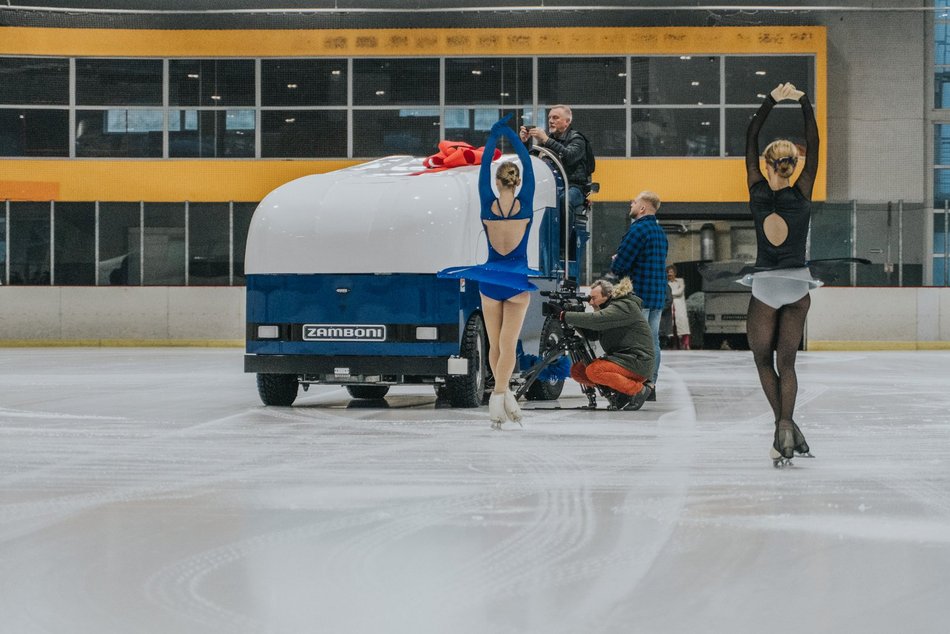 Lodowisko Bombonierka w Łodzi gładkie jak stół! Jak działa nowa rolba do lodu?