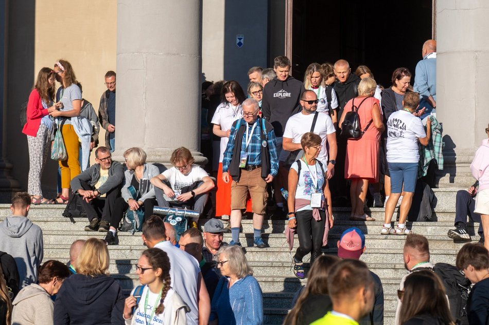 Łódź. Ruszyła 100. Piesza Pielgrzymka Łódzka na Jasną Górę. Maszeruje ponad 200 pątników!