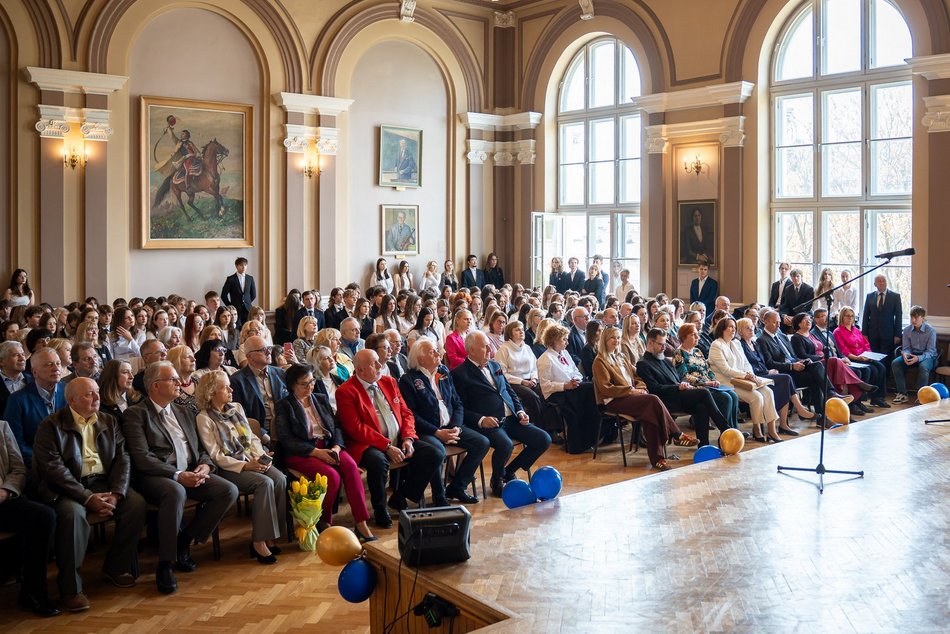 Łódź. Zakończenie roku szkolnego w III Liceum Ogólnokształcącym w Łodzi