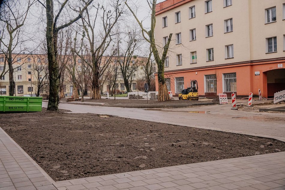 Łódź. Remont Złotniczej w Łodzi. Część chodnika już gotowa, lada dzień nowa jezdnia