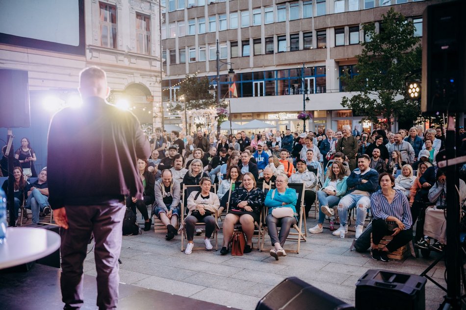 Stand-up w pasażu Schillera