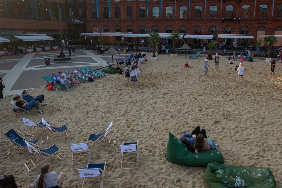 Łódź. Manufaktura otwiera sezon letni! Na rynku pojawiła się piaszczysta plaża