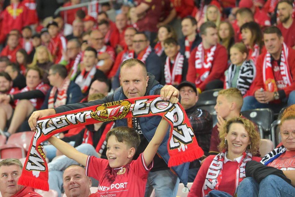 Kibice Widzewa Łódź z Pogonią Szczecin. Byłeś/aś tam? Znajdź się w galerii!