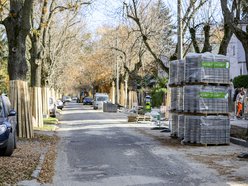 Remont Zelwerowicza. Są już pierwsze chodniki i zjazdy do posesji