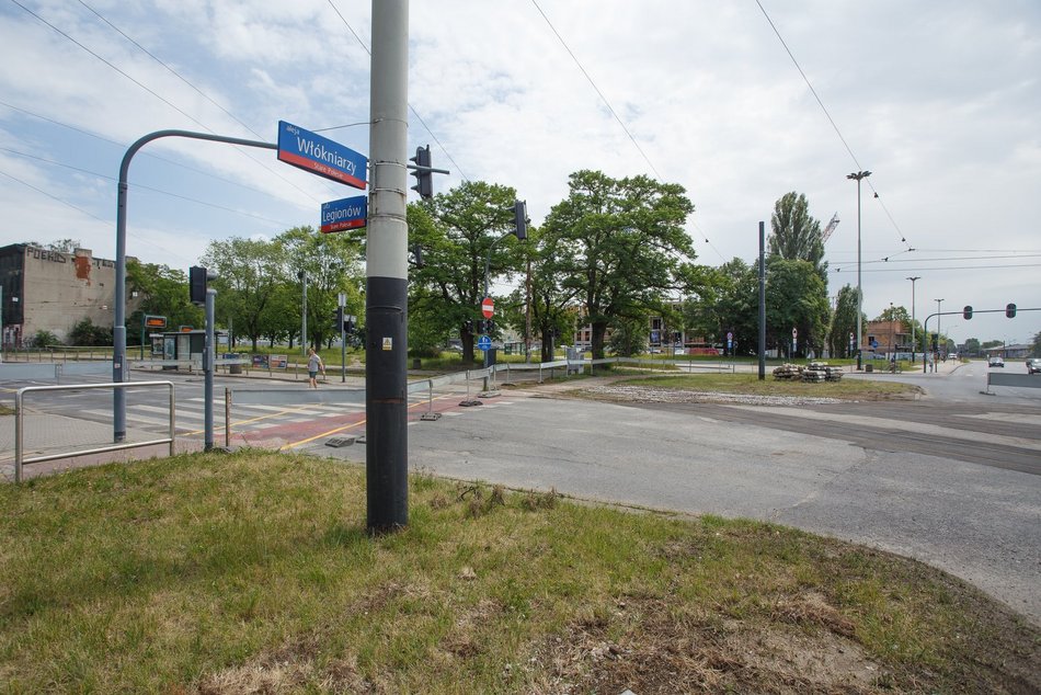 Prace na skrzyżowaniu al. Włókniarzy i ul. Legionów