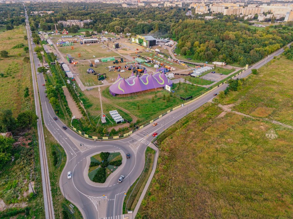 Łódź. Miasteczko festiwalowe gotowe na Łódź Summer Festival 2025. Te zdjęcia mówią wszystko! [ZDJĘCIA]