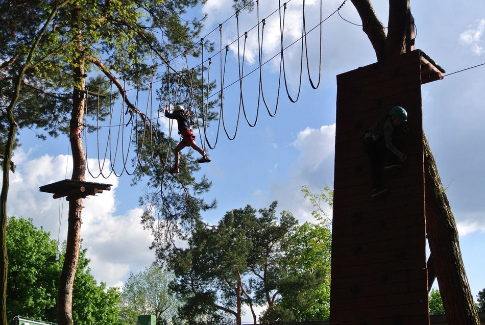 Łódź. TOP 16 atrakcji Spały i okolic. Spływ Pilicą, Niebieskie Źródła, zamek w Inowłodzu