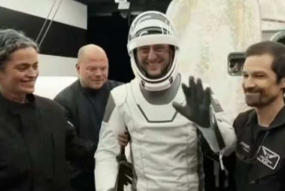 Łódź. Sławosz Uznański-Wiśniewski wrócił na Ziemię! Łodzianin wylądował w Oceanie Spokojnym!