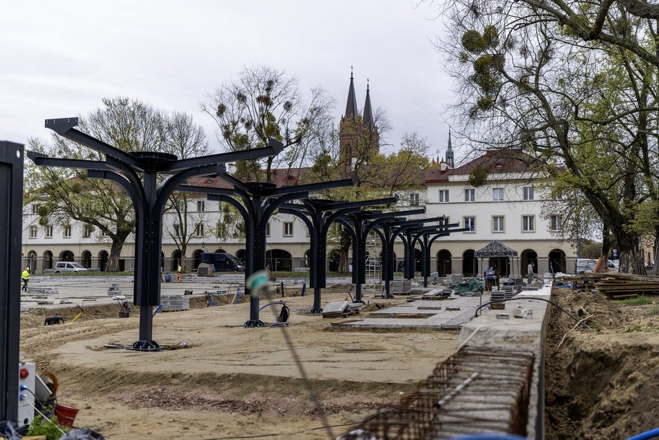 Stary Rynek - remont, zadaszone wiaty