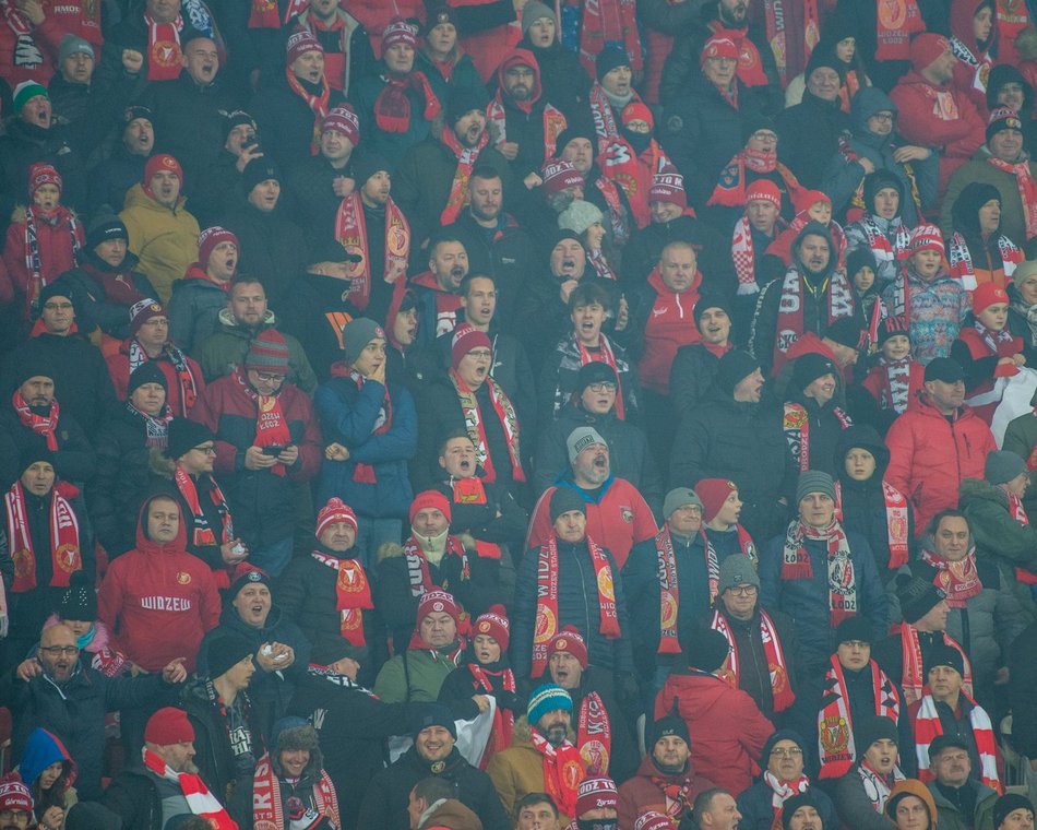 Kibice na meczu Widzewa Łódź z Pogonią Szczecin