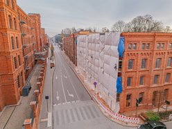 Famuły przy Ogrodowej 24 w Łodzi. Rozpoczęły się prace wewnątrz budynków. Są już pierwsze windy!